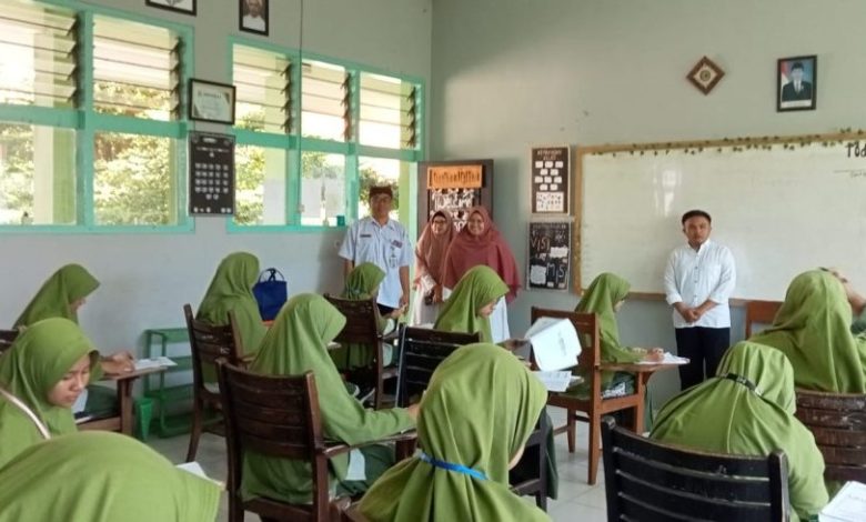Kunjungan Pengawas