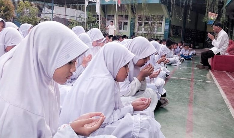 Lemahabang gelar doa untuk Palestina