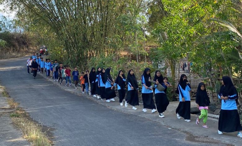 Ponpes Al Irsyad Al Islamiyyah Gentang, Lombok Tengah, sukses menggelar jalan sehat pada 8 September 2024. Acara ini tidak hanya mempererat silaturahmi antara siswa, guru, dan masyarakat, tetapi juga mengajak peserta menikmati keindahan alam Lombok Tengah. Harapan besar untuk menjadikan kegiatan ini sebagai agenda tahunan yang melibatkan lebih banyak pihak.