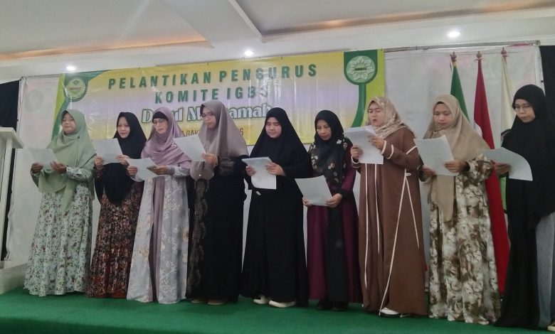 Pelantikan pengurus baru Komite Pesantren Al Irsyad Al Islamiyyah Khusus Putri IGBS Darul Marhamah Bogor periode 2024-2025 berlangsung khidmat. Mudir ‘Am Ustadz Abdurrahman Wahyudi, M.Si, memimpin acara tersebut dan menekankan pentingnya sinergi antara madrasah dan orang tua dalam mendukung pendidikan.