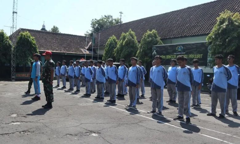 LDK OSIS dan PMR SMP Al Irsyad Surakarta
