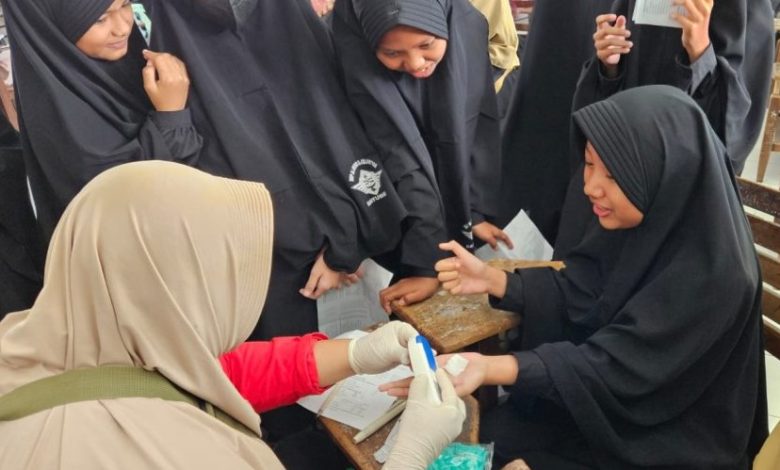 SMP Al Irsyad Banyuwangi menggelar skrining kesehatan siswa bekerja sama dengan Puskesmas Singotrunan. Kegiatan ini bertujuan meningkatkan kesadaran kesehatan dan memberikan edukasi pola hidup sehat bagi siswa