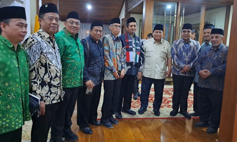 Ormas Islam, termasuk Al Irsyad, bertemu Presiden Prabowo di Hambalang refleksikan kondisi bangsa dan serukan persatuan serta kedamaian.