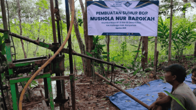Sumur bor Sedekah Air di Musholla Nur Barokah RT 01 RW 08, Kaliori, jadi harapan baru warga untuk akses air bersih dan ibadah yang nyaman.