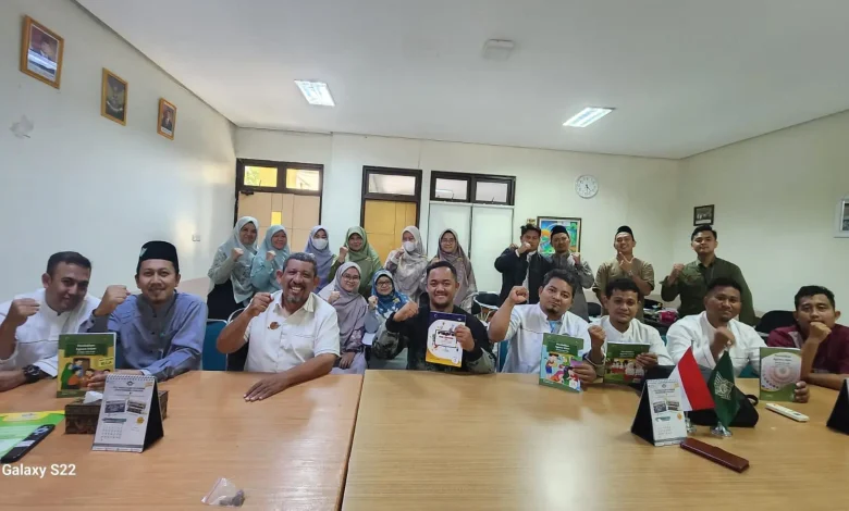 Al Irsyad Karawang apresiasi tim penulis buku ajar PAI & Coding, siap dipakai TA 2025/2026. Wujudkan kurikulum khas & guru berprestasi!