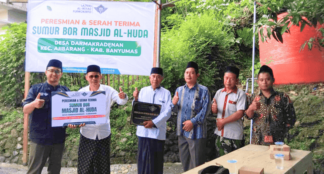 Peresmian serah terima sumur bor untuk Masjid Al Huda di Desa Darmakradenan