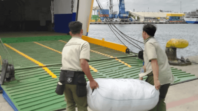 LAZNAS Al Irsyad mengirim bantuan kemanusiaan bagi masyarakat terdampak banjir di Sumatra. Bantuan yang dikirimkan berupa pakaian layak pakai, obat-obatan, dan sembako melalui jalur laut.