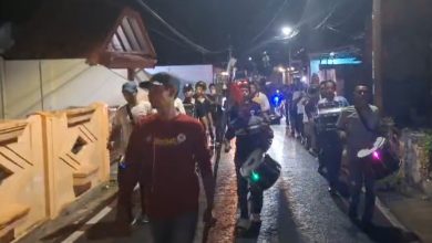 Korps Drumband Al Irsyad Banyuwangi turun ke jalan galang dana, menggugah warga bantu korban bencana Aceh, Sumut, dan Sumbar Tengah.