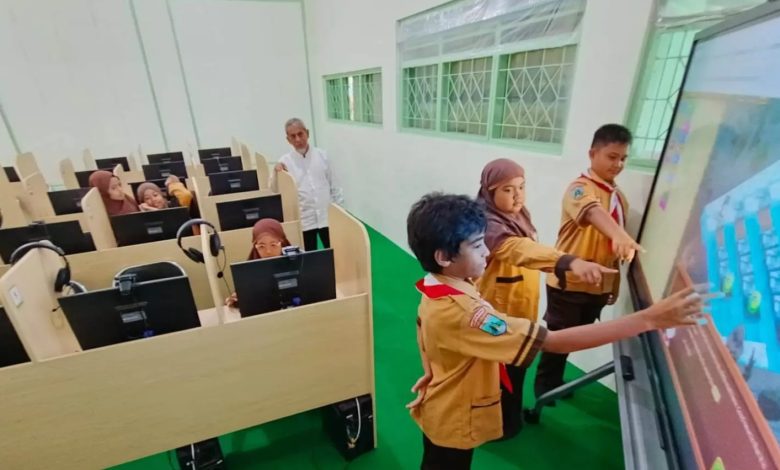 SD dan SMP Al Irsyad Banyuwangi raih prestasi dunia di International Coding Competition 2025. SD masuk Top 5 dunia, SMP peringkat ke-14.