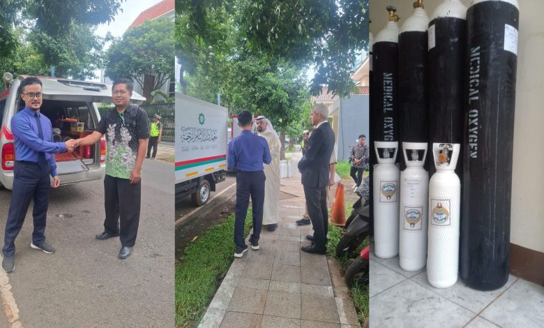 RS Syahid Al Irsyad Haurgeulis menerima bantuan tabung oksigen dari Duta Besar Kuwait untuk Indonesia guna meningkatkan pelayanan kesehatan pasien.