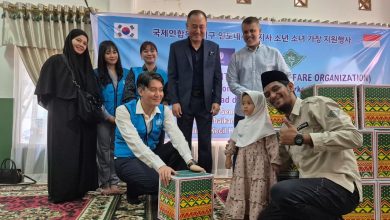 Pemuda Al Irsyad dan UNWO Korea–Indonesia salurkan beasiswa dan bantuan sosial bagi anak yatim di Jakarta, membuka harapan baru bagi masa depan mereka.