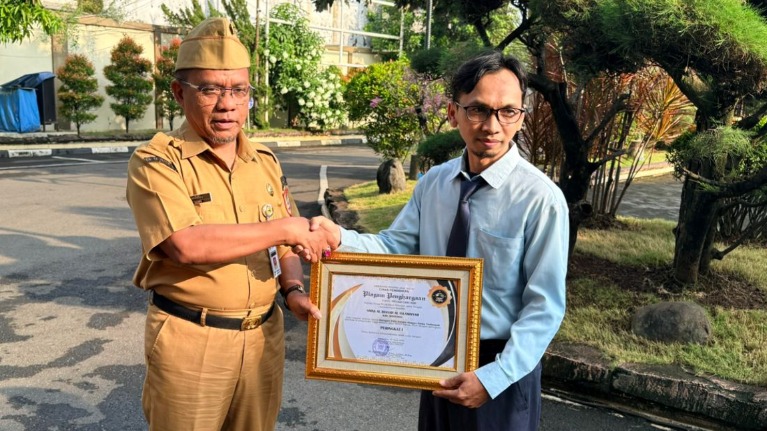 SMAIT Al Irsyad Purwokerto raih peringkat 1 SMA swasta se-Jateng lulusan SNBP 2026 terbanyak! 50 siswa lolos, sukses terima penghargaan Disdik.
