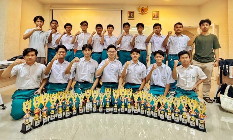 SMA IT Al-Irsyad Purwokerto sabet Juara Umum E-Fun 2026! MPP PP Al-Irsyad apresiasi sukses kurikulum internasional & prestasi riset siswa.