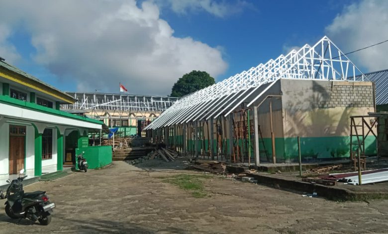 Renovasi MTs Al Irsyad Hutawa dimulai! Mari wujudkan ruang kelas aman & layak bagi generasi penerus. Salurkan bantuan terbaik Anda di sini.
