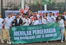 Ketum Pemuda Al-Irsyad pimpin aksi di DPR RI, serukan penolakan normalisasi LGBTQ+ & dorong penguatan legislasi. Simak selengkapnya!