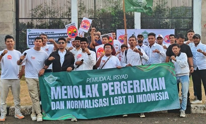 Ketum Pemuda Al-Irsyad pimpin aksi di DPR RI, serukan penolakan normalisasi LGBTQ+ & dorong penguatan legislasi. Simak selengkapnya!